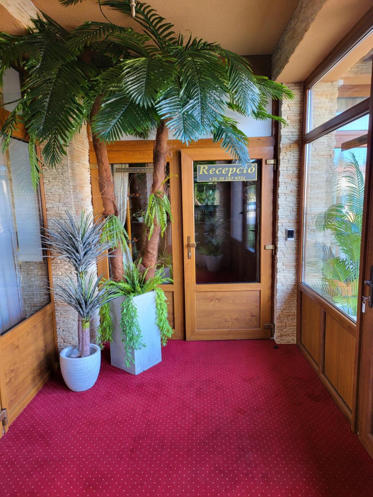 Voeroes Alom Panzio Bed & Breakfast Tiszakécske Exterior foto