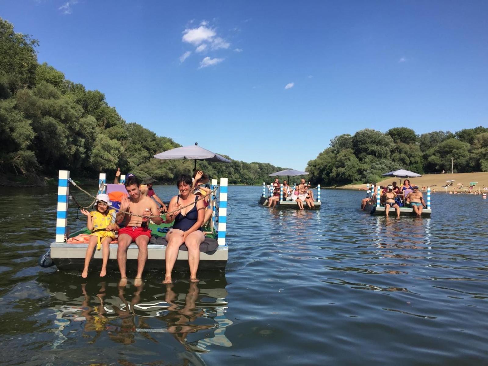 Voeroes Alom Panzio Bed & Breakfast Tiszakécske Exterior foto