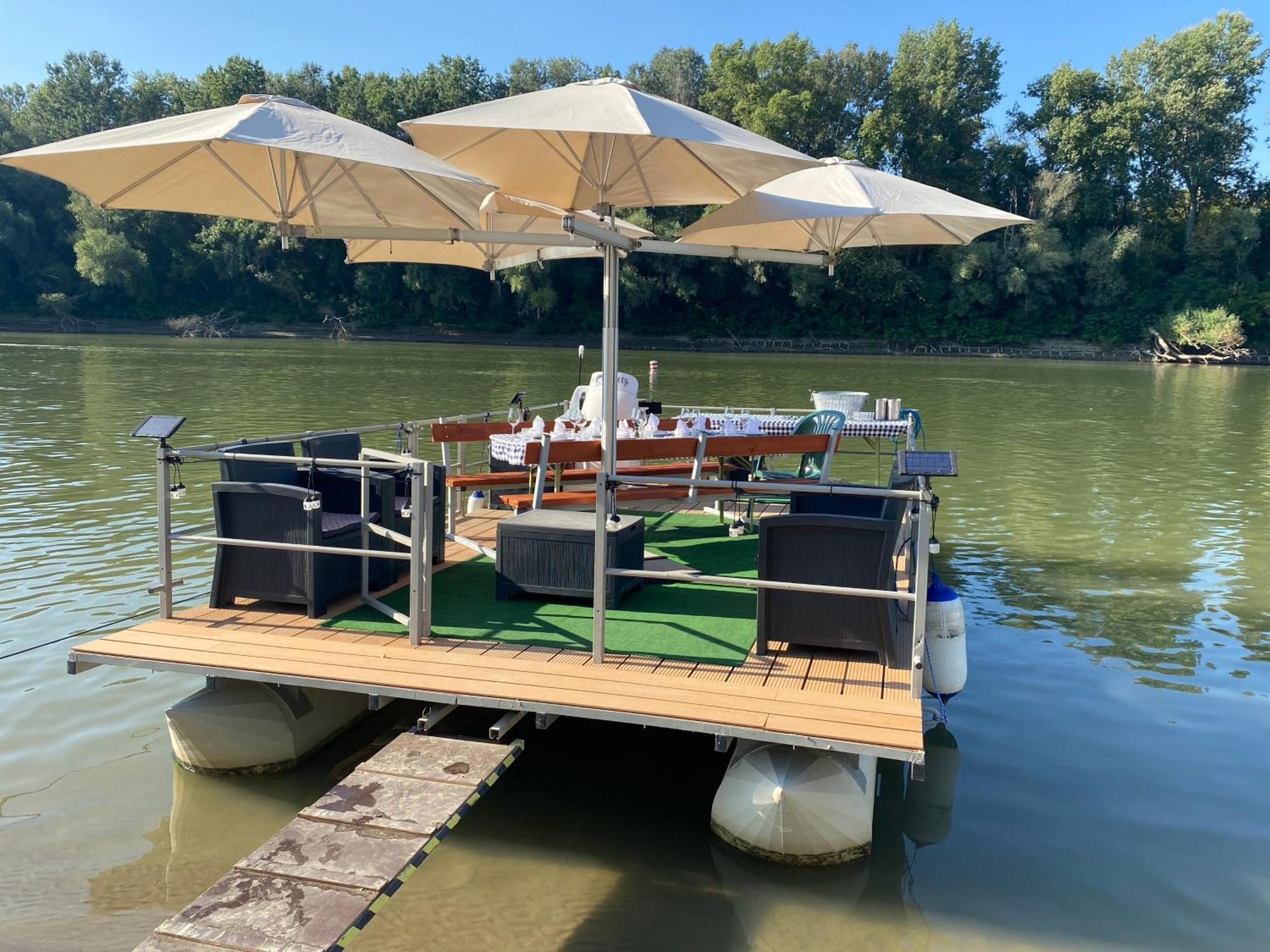Voeroes Alom Panzio Bed & Breakfast Tiszakécske Exterior foto