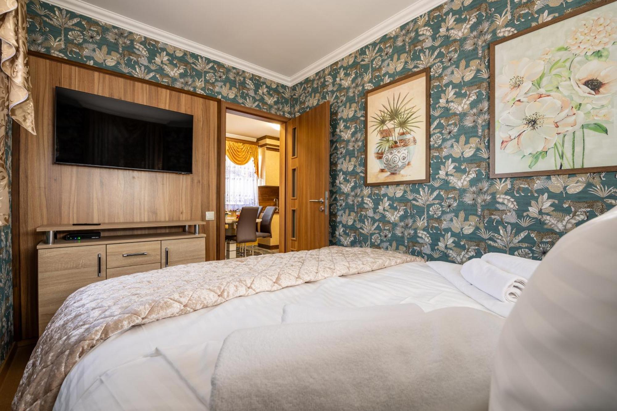 Voeroes Alom Panzio Bed & Breakfast Tiszakécske Exterior foto