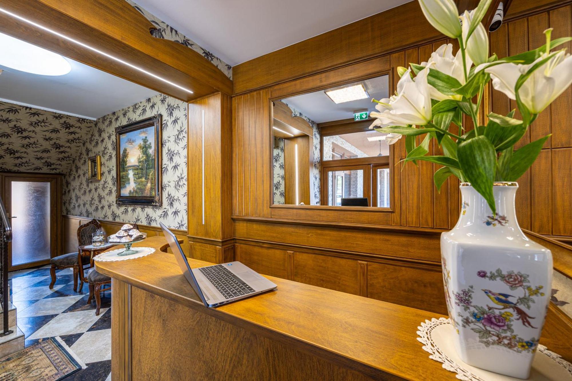 Voeroes Alom Panzio Bed & Breakfast Tiszakécske Exterior foto
