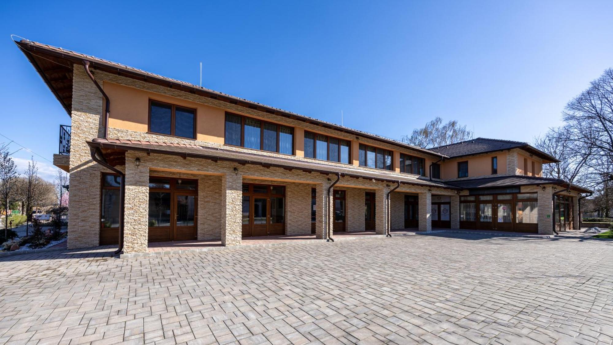 Voeroes Alom Panzio Bed & Breakfast Tiszakécske Exterior foto