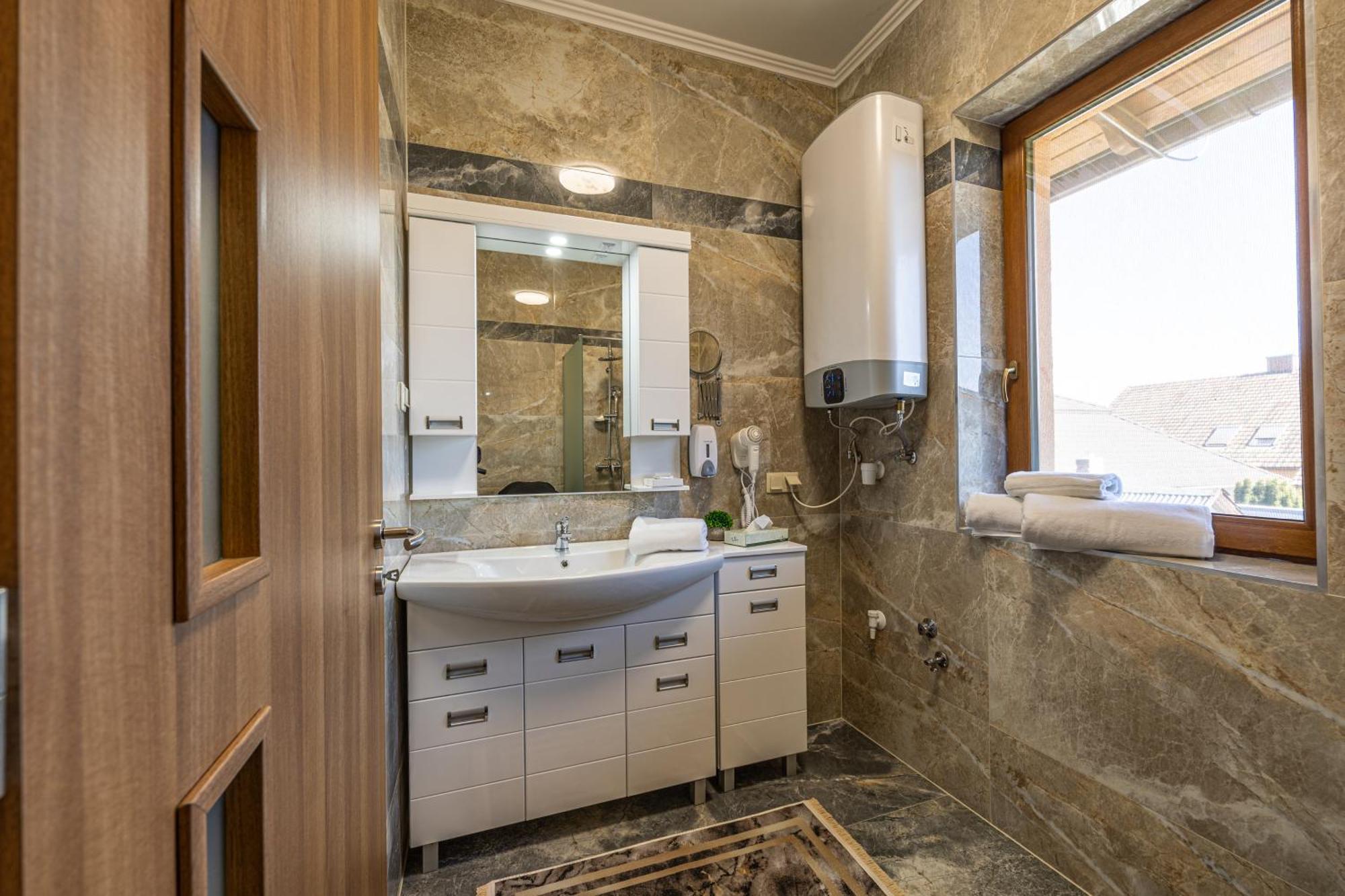 Voeroes Alom Panzio Bed & Breakfast Tiszakécske Exterior foto