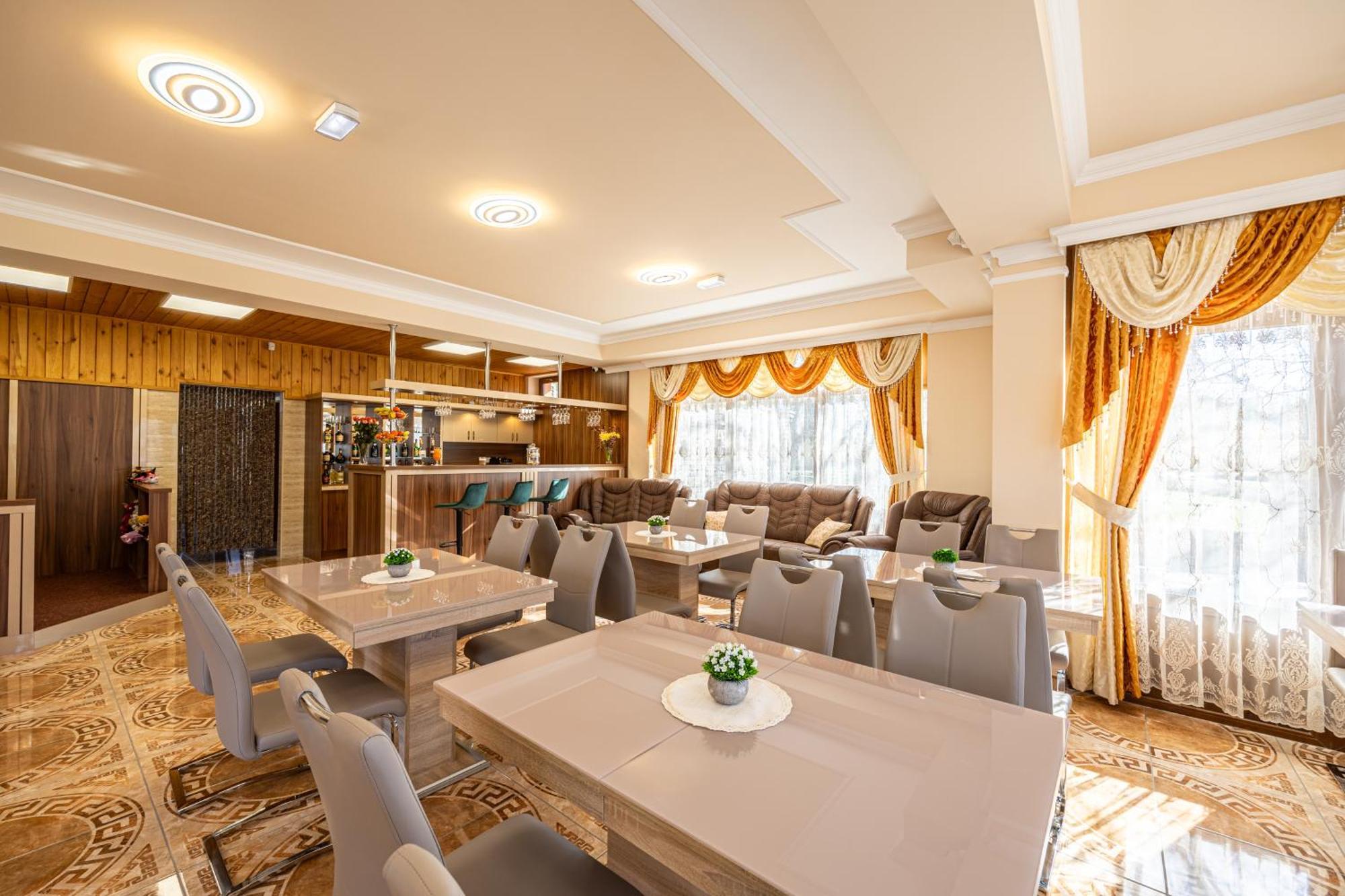 Voeroes Alom Panzio Bed & Breakfast Tiszakécske Exterior foto